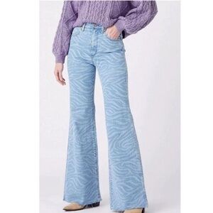 NWT Wrangler Wanderer 622 Meow Laser Tiger Print Flare Jeans